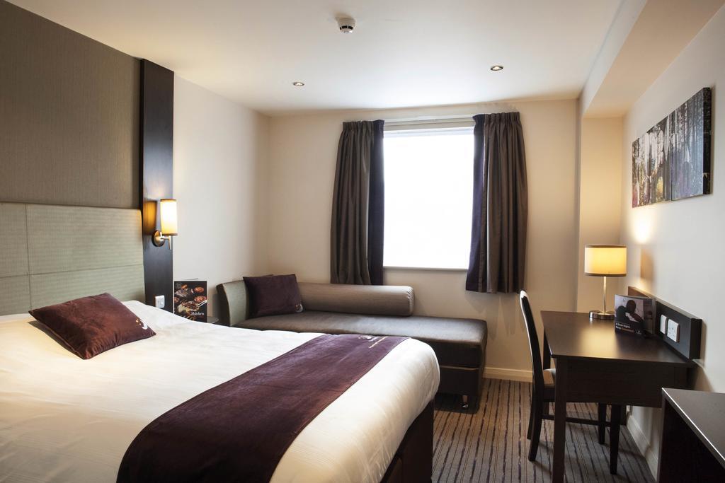 Premier Inn Stevenage Central Zewnętrze zdjęcie